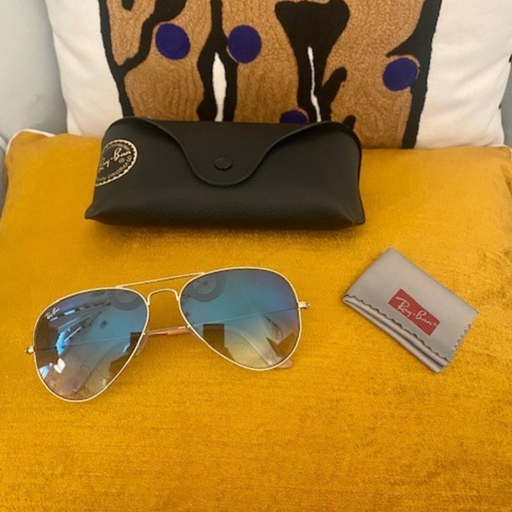 Ray-Ban RB3025 Aviator Large Metal Sunglasses // LIKE NEW